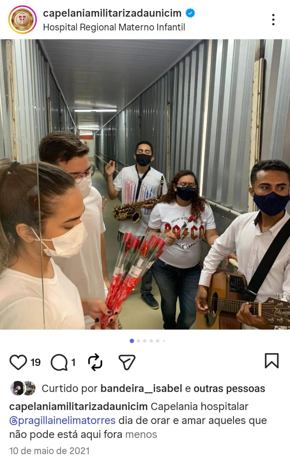 Ministração musical em corredor de hospital