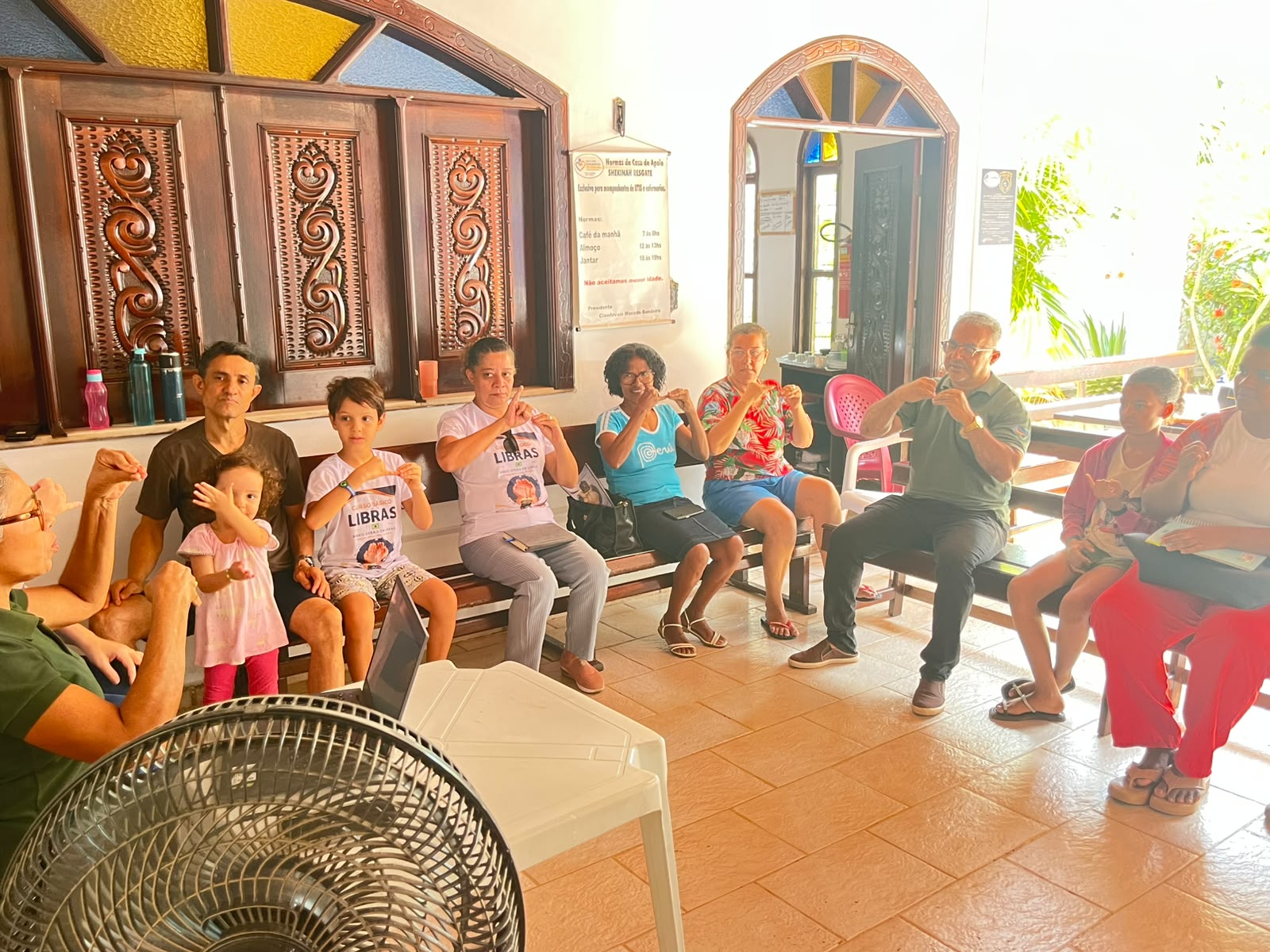 Aula de LIBRAS UNICIM com grupo de alunos